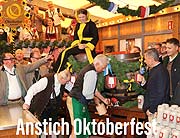 Offizielle Eröffnung der Wiesn durch den Münchner OB Dieter Reiter "O'zapft is" (Foto. Martin Schmitz)