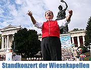 M&uuml;nchnerischer H&Ouml;hepunkt am 2. Wiesn-Wochenende: Standkonzert der Wiesnkapellen unter der Bavaria  (Foto: Martin Schmitz)